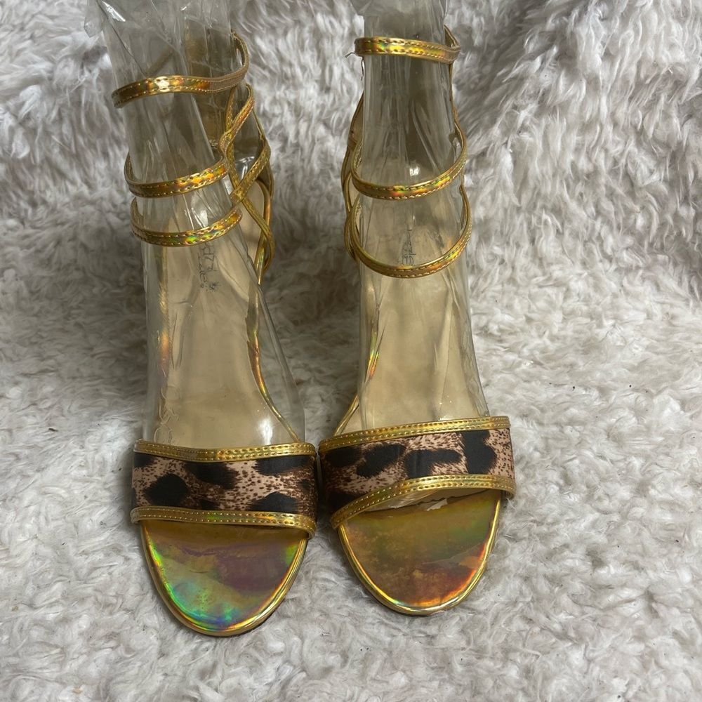 Shoe Dazzle leopard print and gold synthetic straps sandals back Zipper SZ8